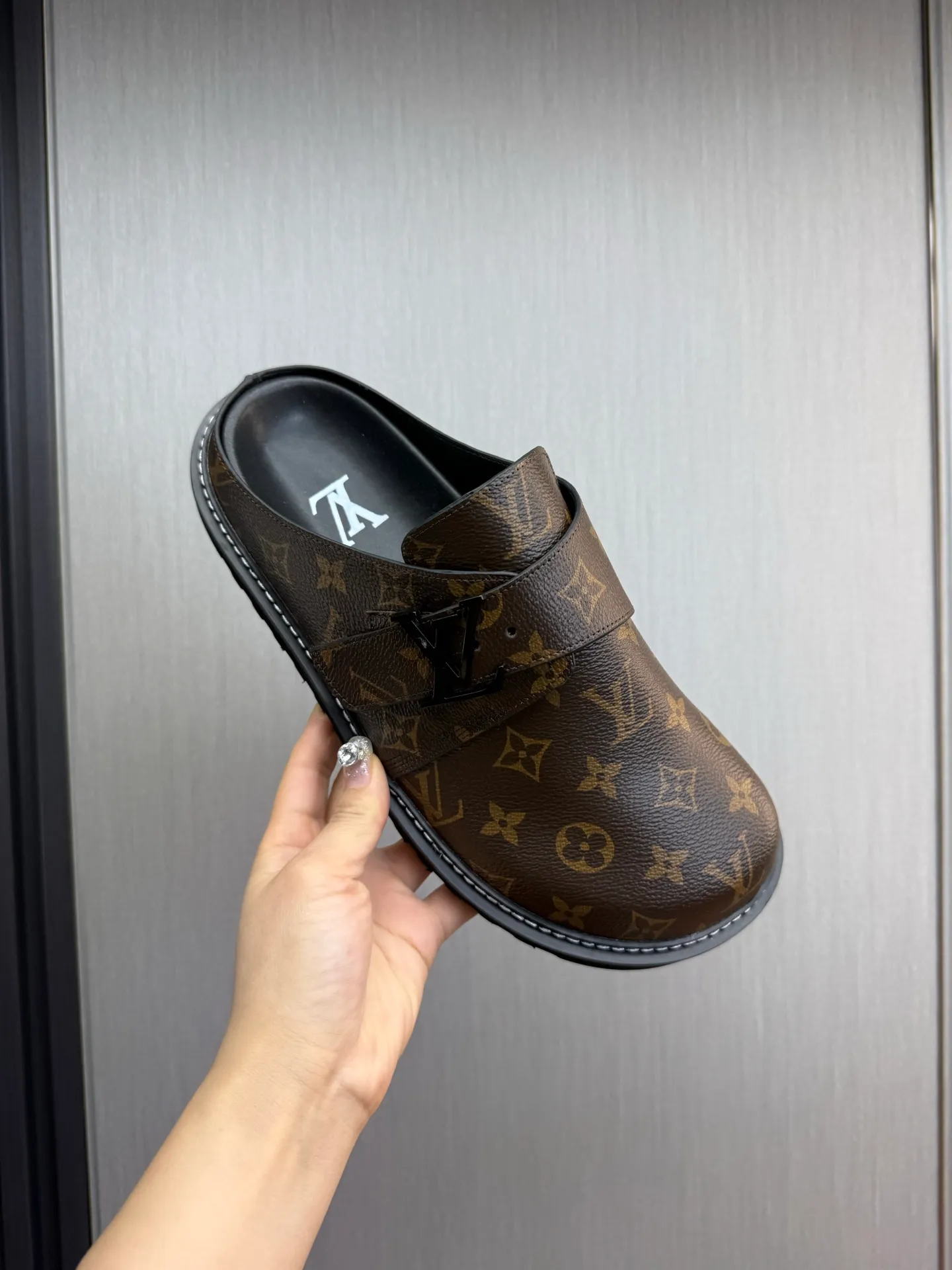 Men's men's shoes 460💰 Lv. Popular couple slippers hot sale🩷💚 🩴Official website one to one production 35-45 sizes 45 46 🉑️Customized!